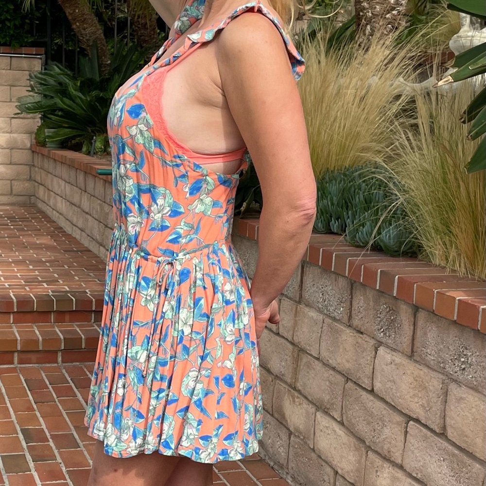 Free people floral babydoll dress . Sz small in excellent condition.